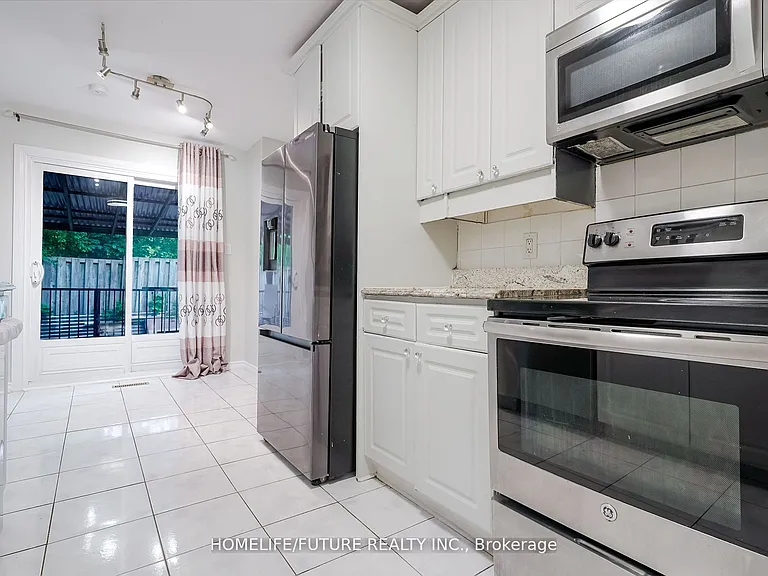 47 Carisbrooke Sq #MAIN 2ND FLR — Photo 16