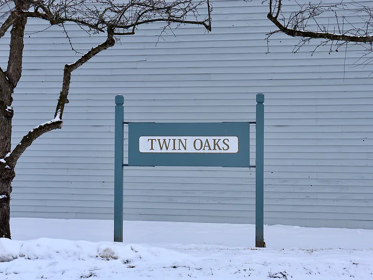 23 Twin Oaks Ter #23 — Photo 2
