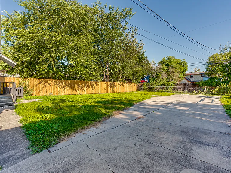 2035 W Summit Ave — Photo 35