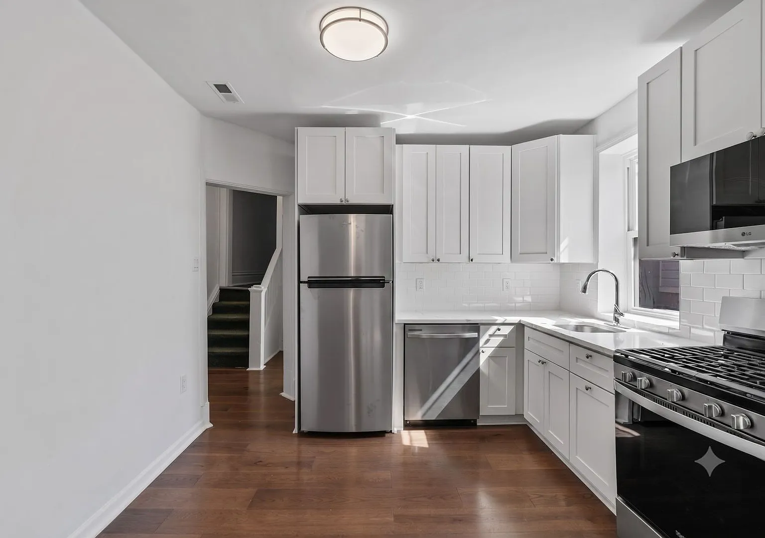 2306 East Carson Street — Photo 4