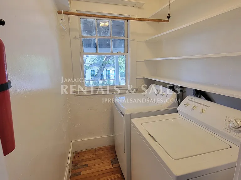 108 Bourne St — Photo 3