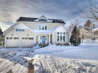 8 Highland Rd, Bristol, RI 02809