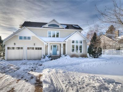 8 Highland Rd, Bristol, RI, 02809