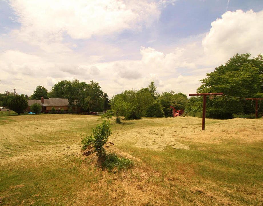 2nd image of 221 Montvue Dr