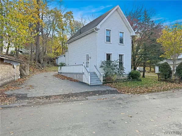 20 South Ave, Avon, NY 14414