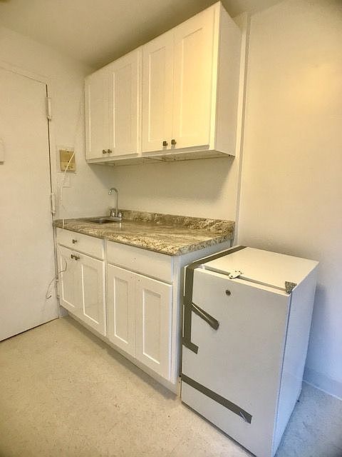 1st image of 214 W 20th St APT 17