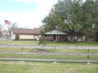 513 Rustic Ln, Friendswood, TX 77546