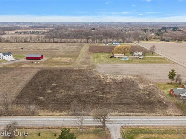 72857 Romeo Plank Rd, Armada, MI 48005