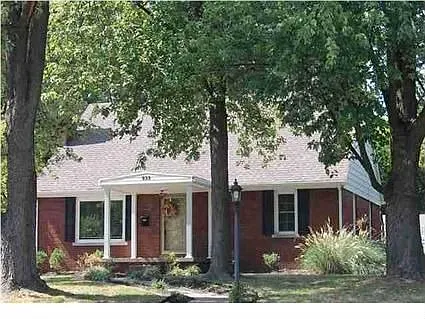 933 N Elm St photo 1