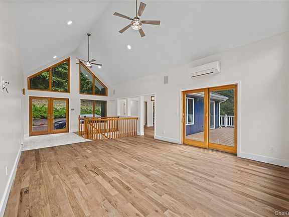 4th image of 24 Babbling Brook Lane