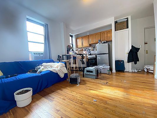 3rd image of 1154 Pacific St APT 4B