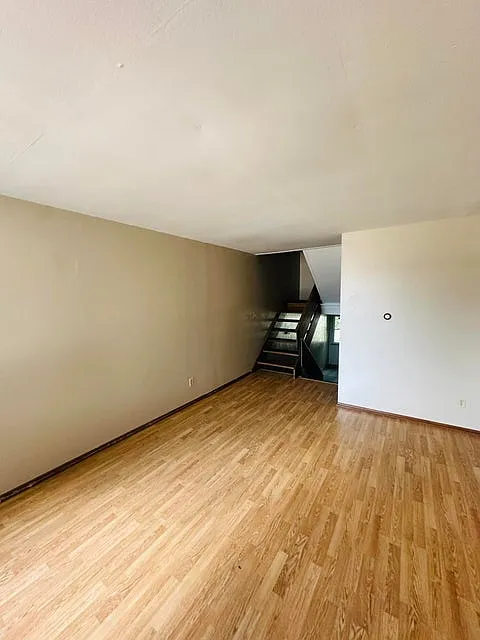 3 bed, 1.5 bath, 1050 sqft, $1,500 — Photo 2