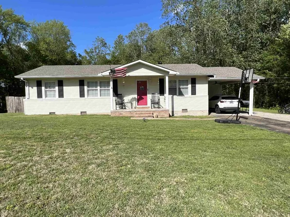 565 Walnut St, Savannah, TN 38372