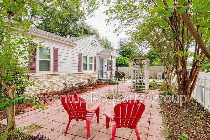 3 bed, 1.0 bath, 1520 sqft, $1,900 — Photo 3