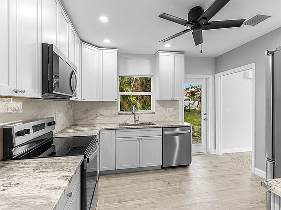4th image of 2165 Buena Vista Blvd