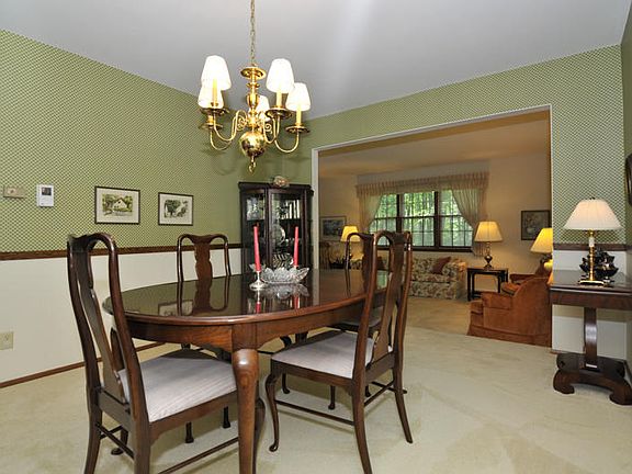 4th image of 674 Maplewood Ct