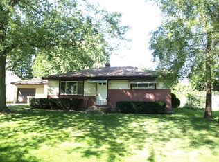 16 Manor Rd, Lake Zurich, IL 60047