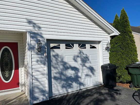 2nd image of 85 Somerset Dr