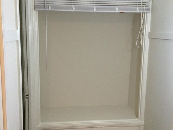 4th image of 4604 N Hermitage Ave #310