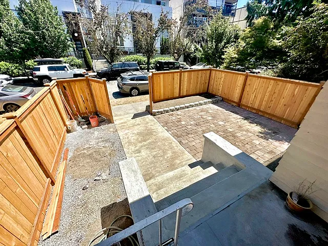 2217 Franklin Ave E — Photo 3