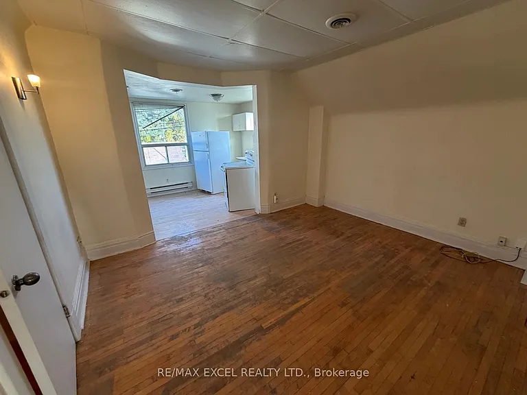 515 Warden Ave #UPPER — Photo 10