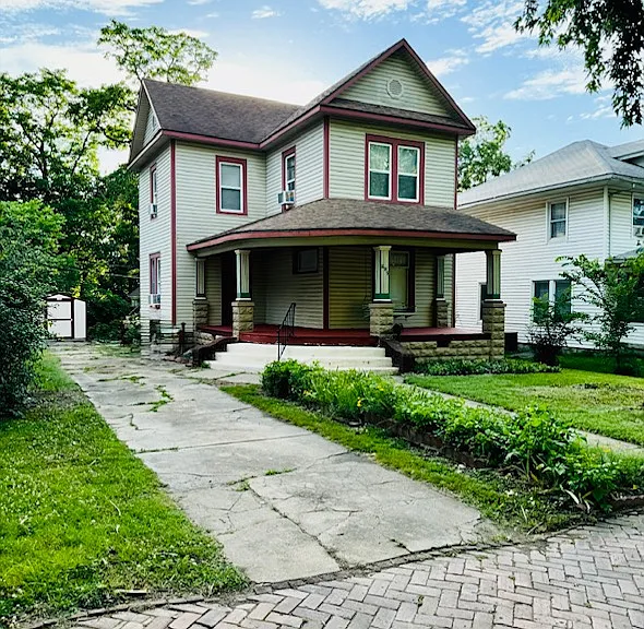 805 N Catalpa St — Photo 1