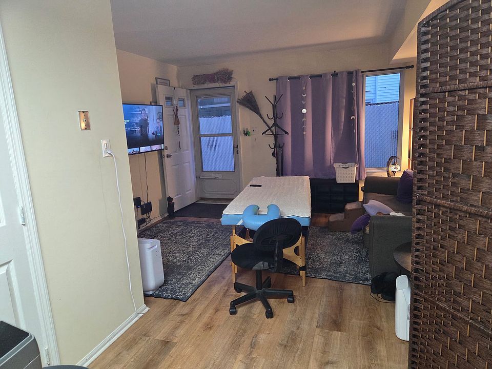 1st image of 49 White Oak Ln Floor 1