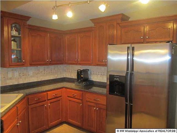 3rd image of 2570 Greencliff Dr