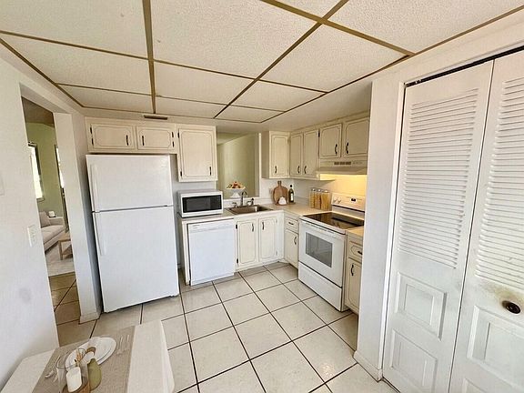 4th image of 7610 NW 18th Street #305