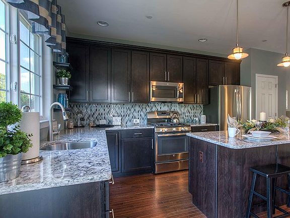 4th image of 15 Faraday Ct #8