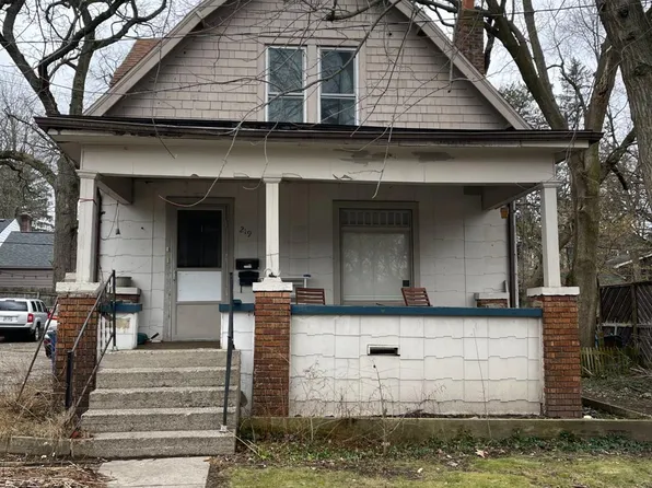 219 Bucholz Ct, Ann Arbor, MI 48103