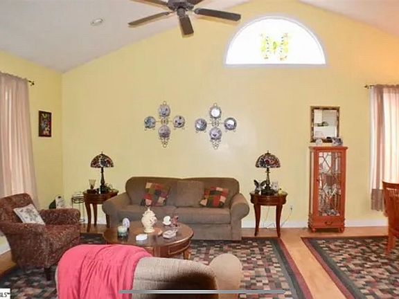 5th image of 209 Forest Ave