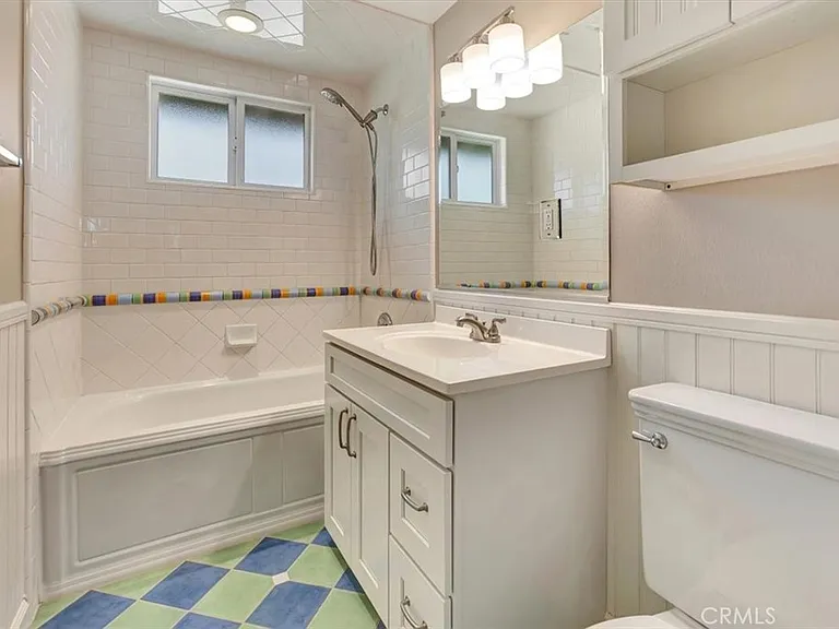 1522 W Robin Rd — Photo 14