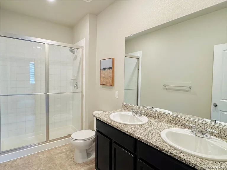 1070 Oak Cir — Photo 3