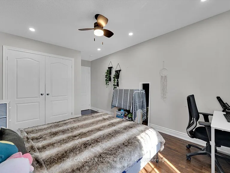 33 Denali Cres — Photo 33