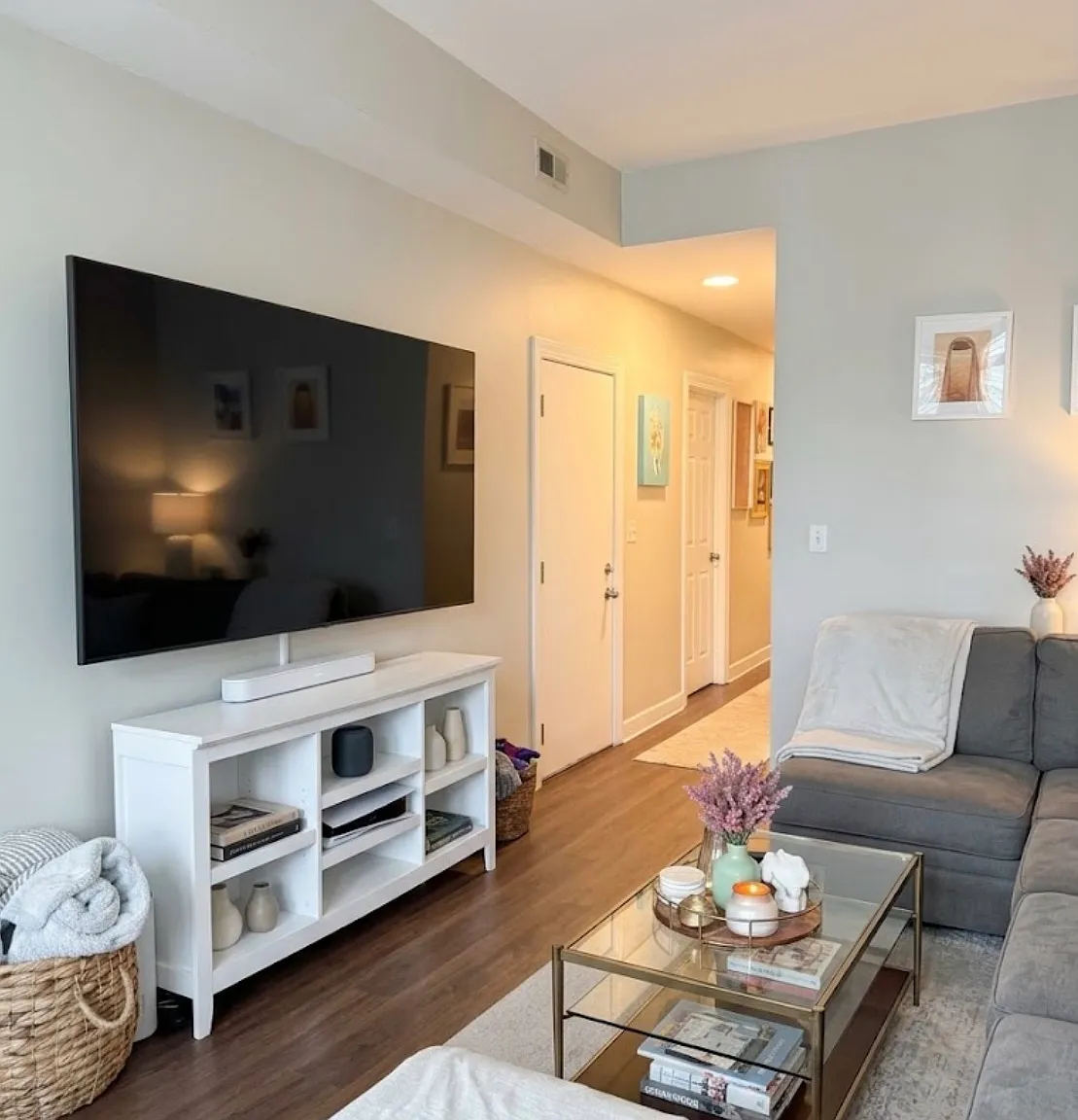 3 bed, 1100 sqft, $2,400 — Photo 2