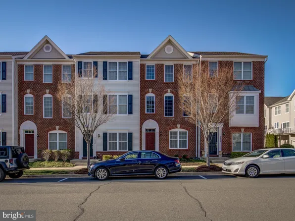 42826 Pamplin Ter, Chantilly, VA 20152