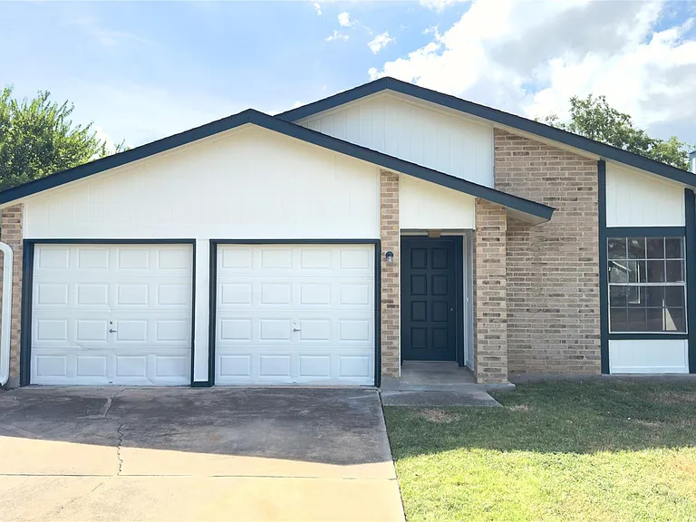 2206 Spring Breeze Dr — Photo 2
