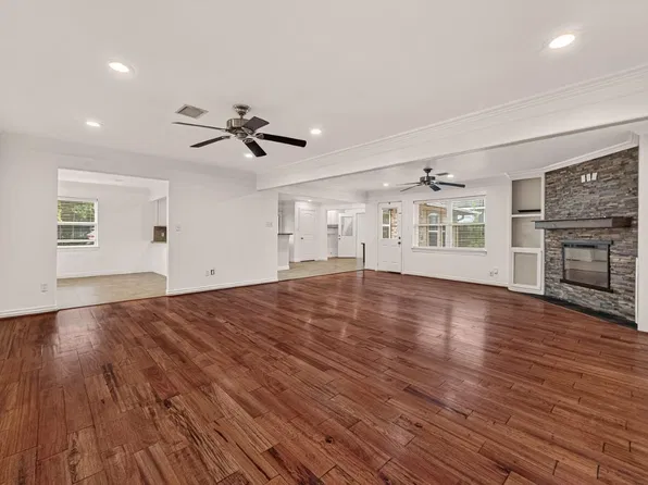 8522 Westview Dr, Houston, TX 77055