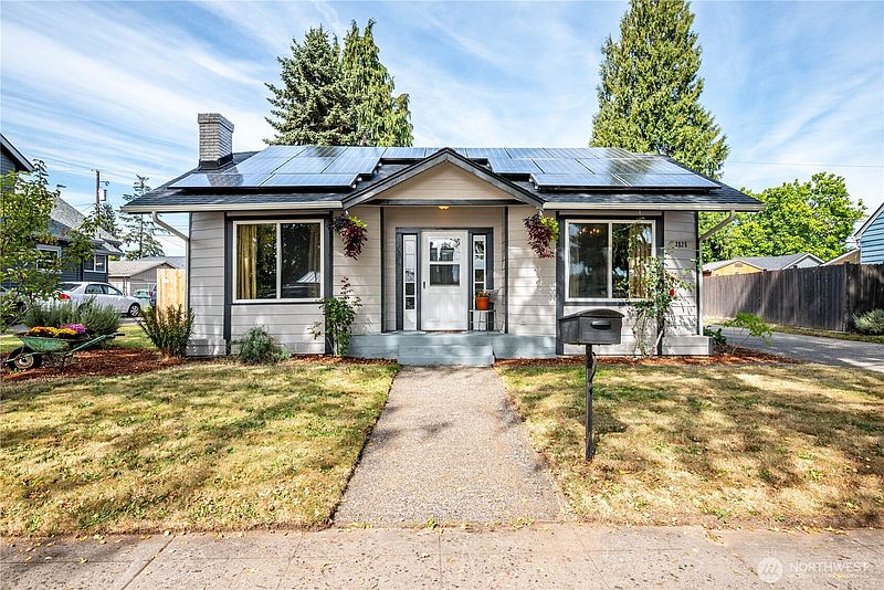 2nd image of 2828 Washington Way