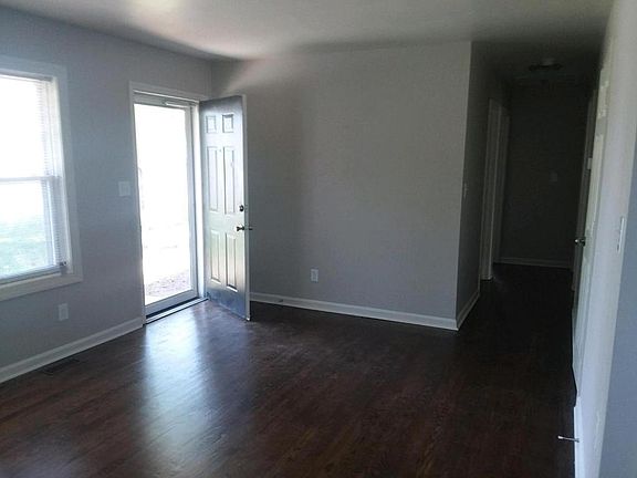 2nd image of 1575 Carlisle Ave SE