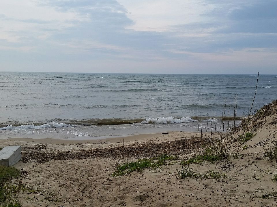 2nd image of 1090 Bayside Trl