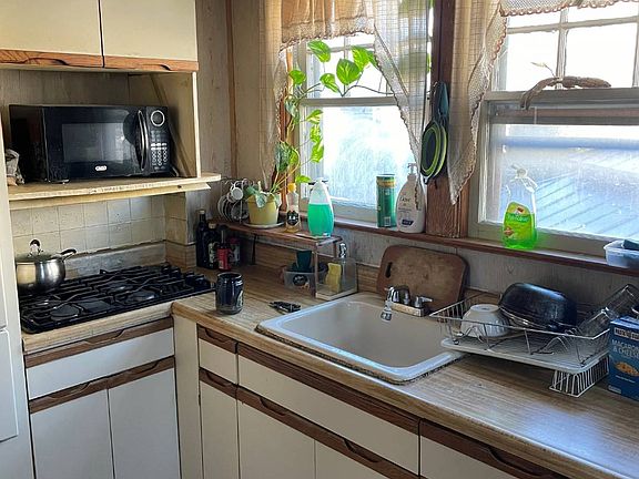 4th image of 2754 Mickle Ave