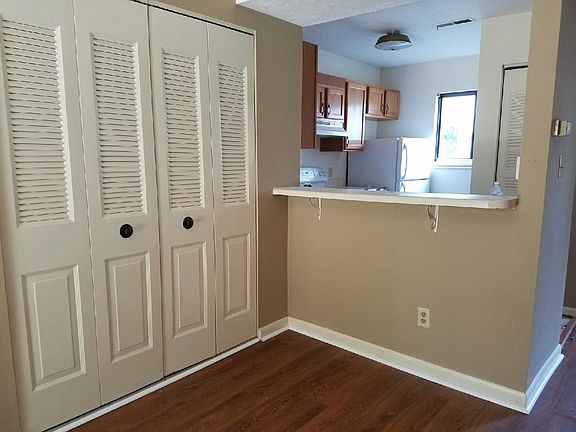 Pass Through to Kitchen