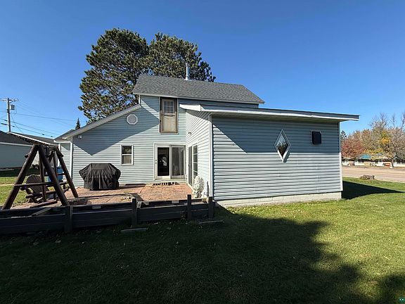 3rd image of 954 E Camp St