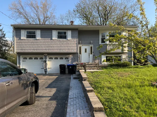 25 Bartman Rd, East Brunswick, NJ 08816