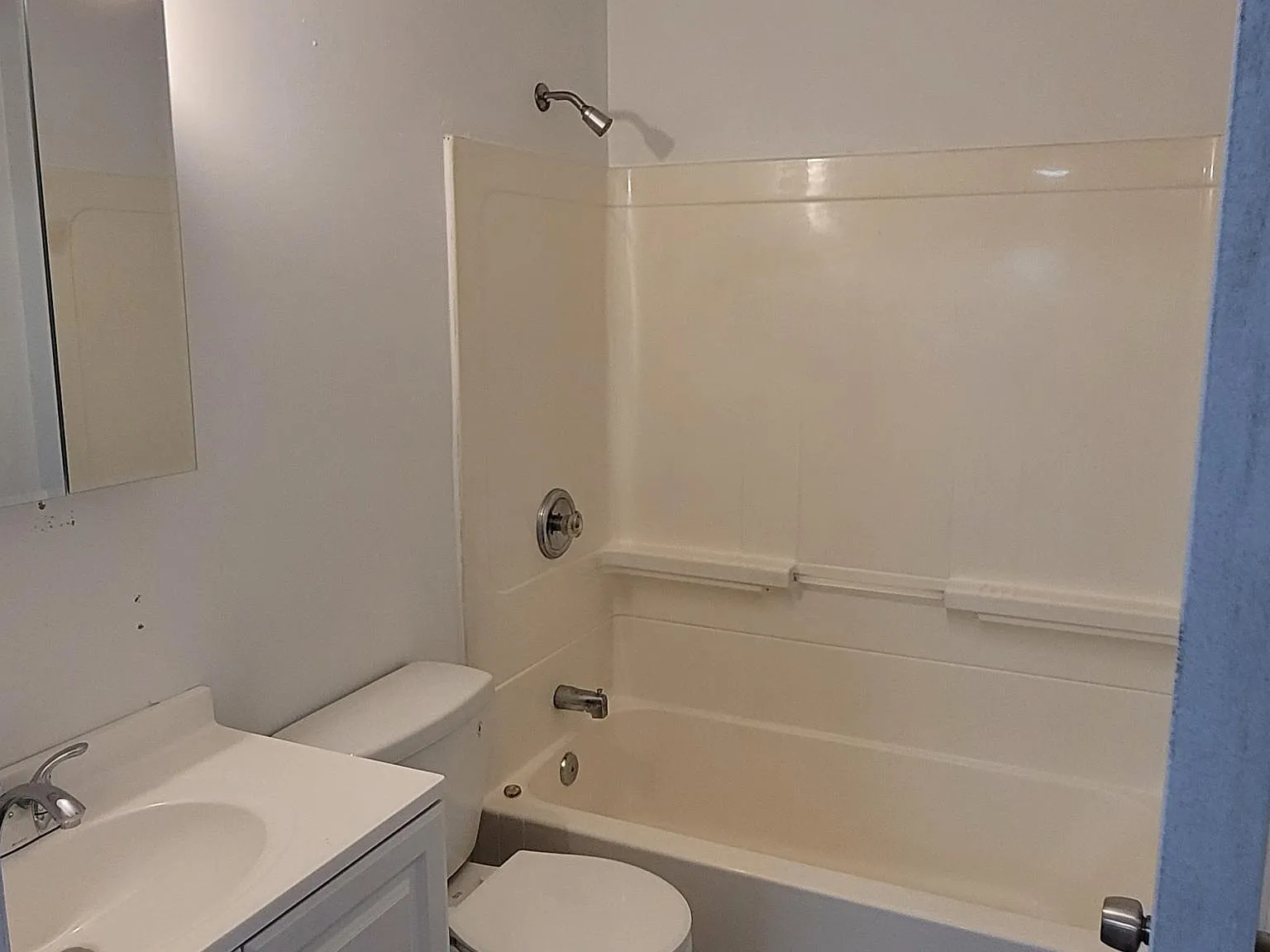 1 bed, 1000 sqft, $1,275 — Photo 4