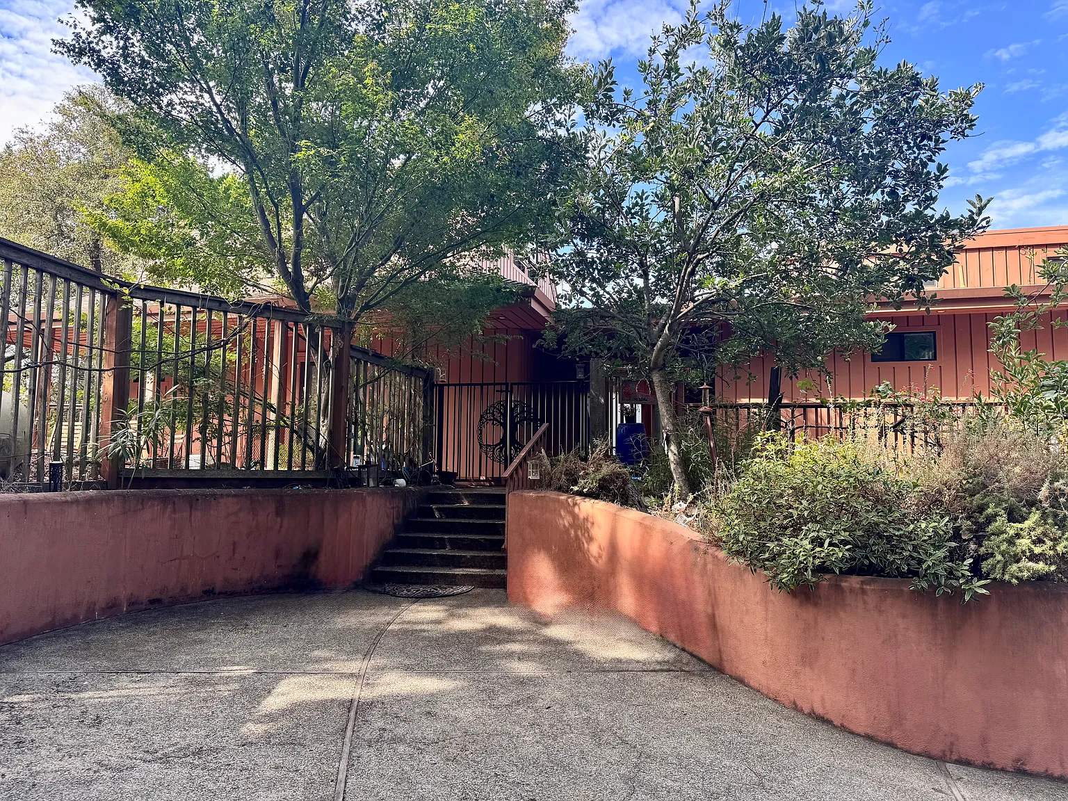 4 bed, 2940 sqft, $8,700 — Photo 2