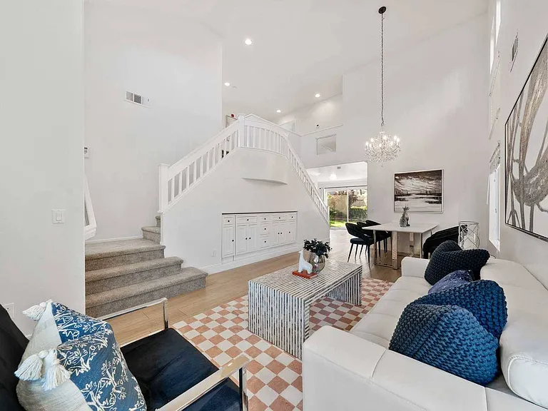 2 Cameron Cir — Photo 2