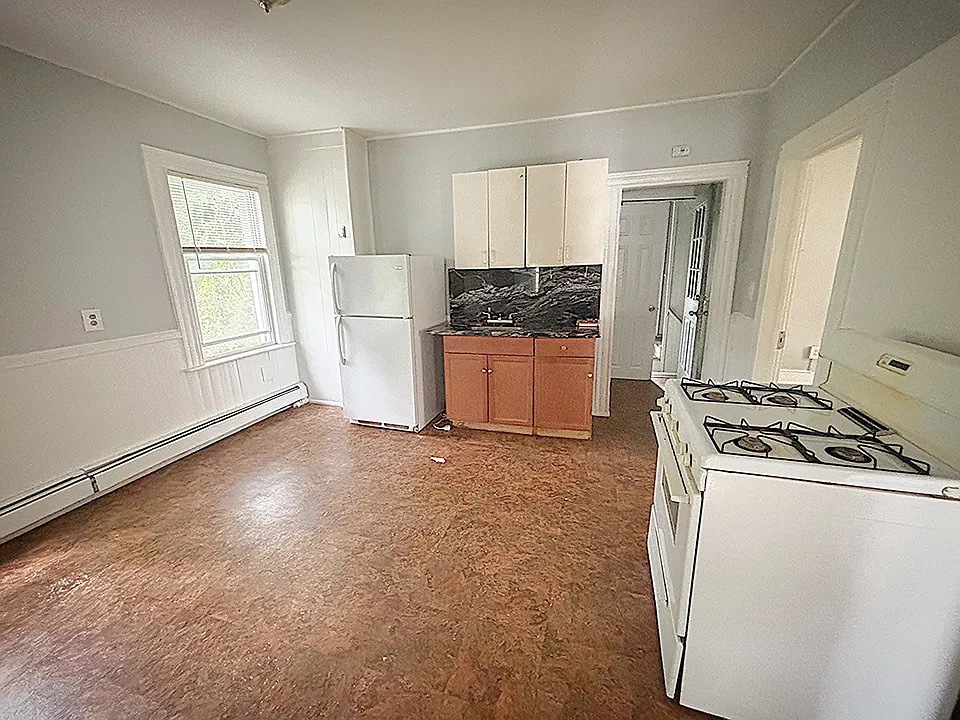 105 Rhodes St #2